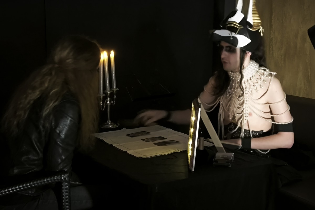 Tarot reader Amon